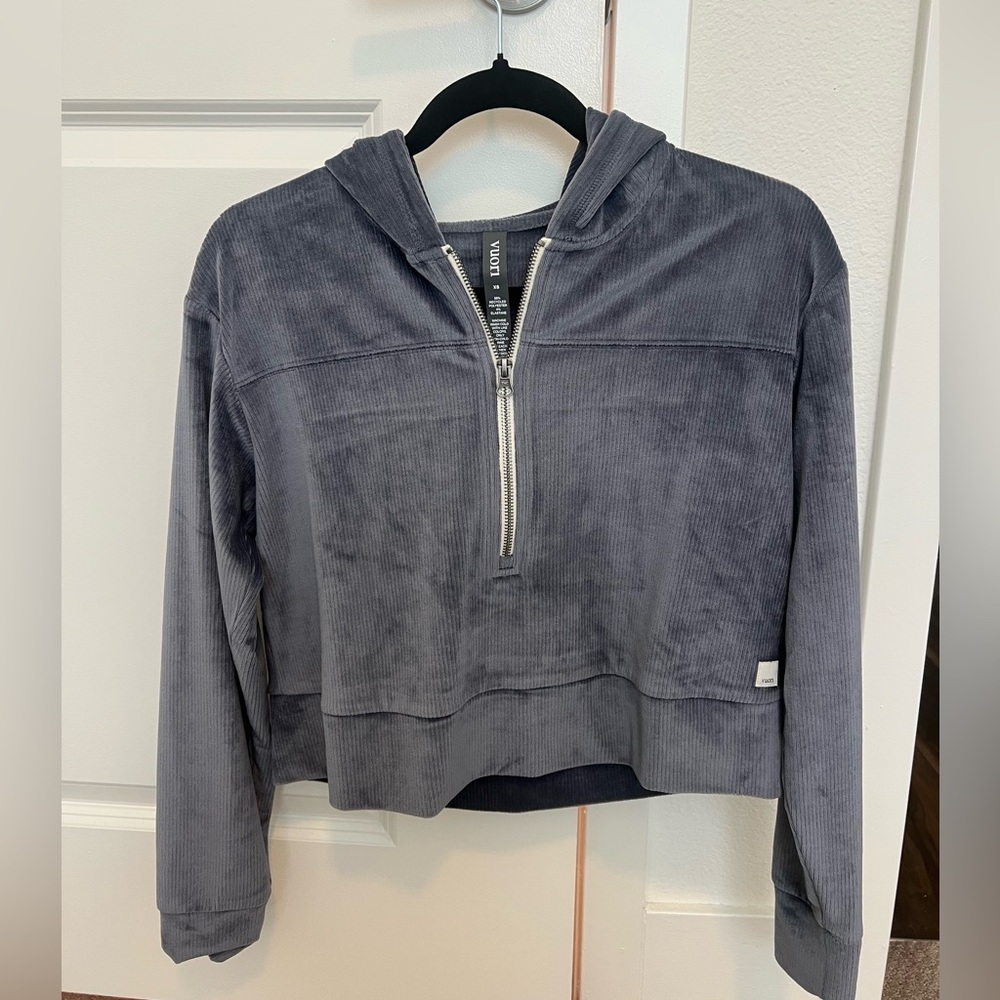 XS nwot Vuori pullover jacket!